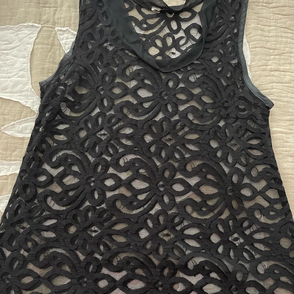 LBD 💅🏼 Black Lace Sleeveless Dress w/silk slip that could be worn on its own.EUC - Picture 10 of 13